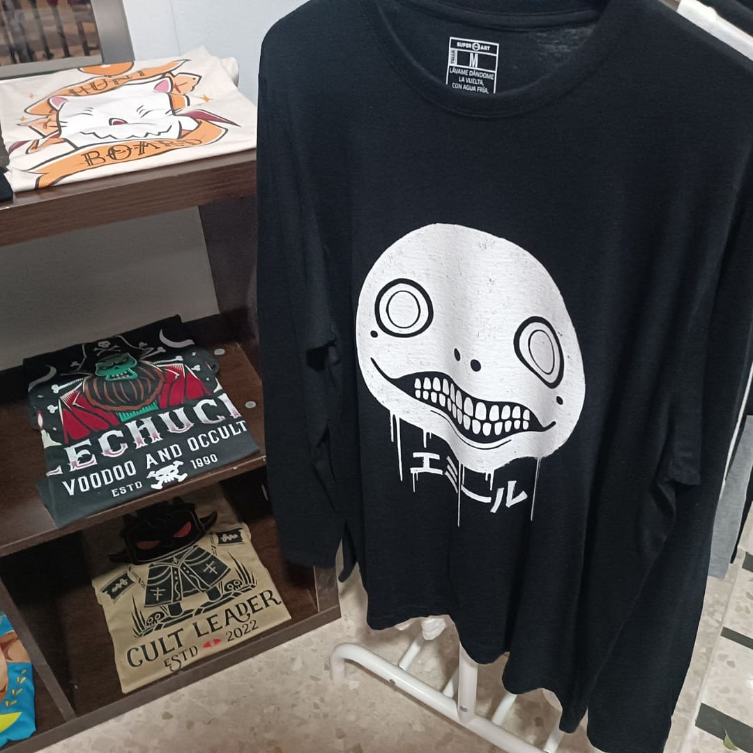 Camiseta Yoko Taro - Nier (Manga larga) L-XXL-XXXL - Imagen 2